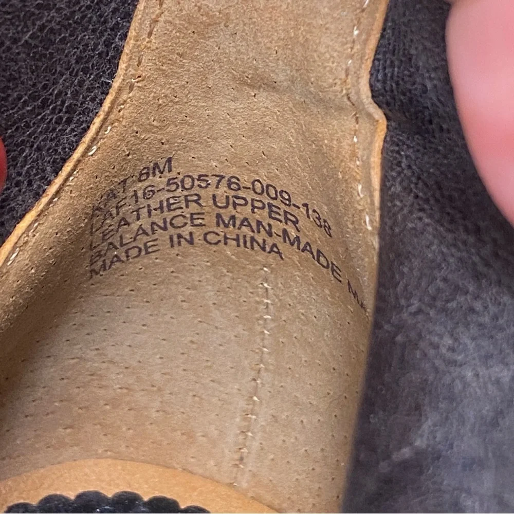 LaTigo Kat Leather Lace Up Ankle Boots in Grey Taupe Size 8M